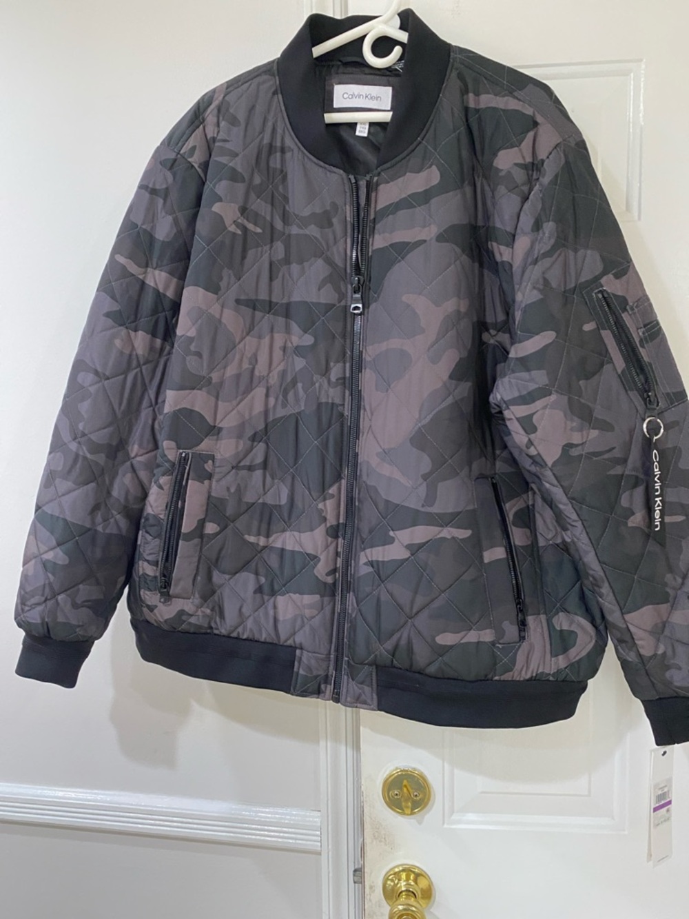 NWT.  Calvin Klein, men’s size XXL, quilted bomber jacket.